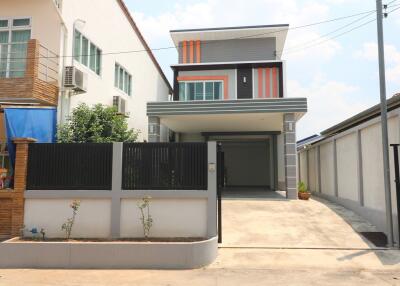 ขายบ้านสวยโอ่อ่า 4ห้องนอน 2ห้องน้ำ 7ยูนิตเช่า ในสังคม หนองคาย ประเทศไทย