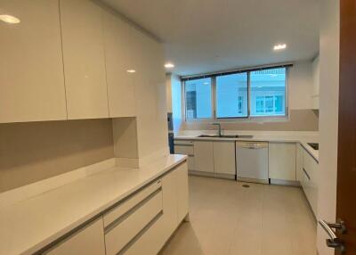 3-BR Apt. near MRT Sukhumvit