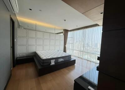 152 ตรม., 3 ห้องนอน, 4 ห้องน้ำ คอนโด ราคา ฿ 34,900,000