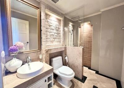 Modern bathroom with exposed brick and stone finishes