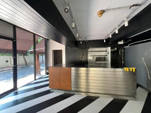 For Rent Bangkok Retail Sala Daeng BTS Sala Daeng MRT Si Lom Bang Rak