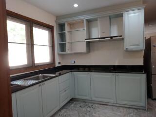 House for Rent in Phaya Thai.