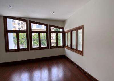 House for Rent in Phaya Thai.
