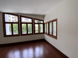 House for Rent in Phaya Thai.