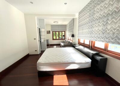 House for Rent in Phaya Thai.