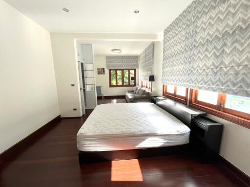 House for Rent in Phaya Thai.