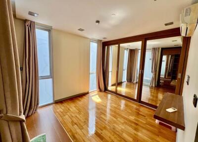 Quad Silom condominium - 2 Bed Condo for Sale *QUAD11369