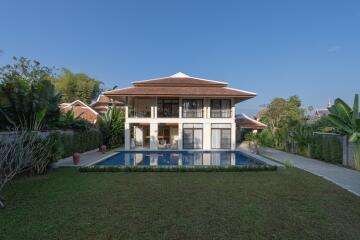 Tropical Pool Villa for Sale in Saraphi