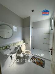 Bright and modern bathroom with shower and mirror