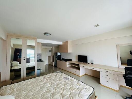 Spacious bedroom with integrated work area and kitchenette