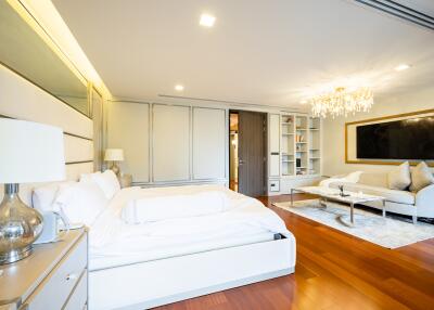 Elegant and spacious bedroom with integrated living area