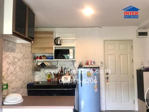 Compact and fully equipped kitchen in a small apartment