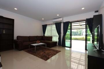 2 bedroom townhouse to rent in good location