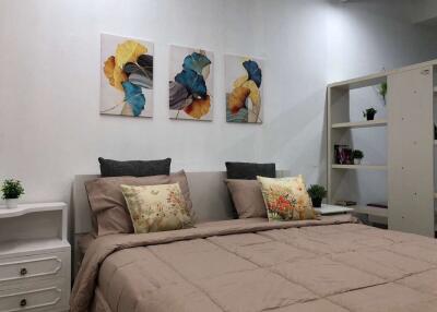 Located Apartment Near Night Bazaar: Ideal for Accommodation or Home Office