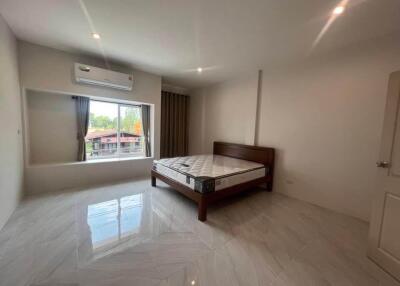 Townhouse for Rent in Pa Daet, Mueang Chiang Mai