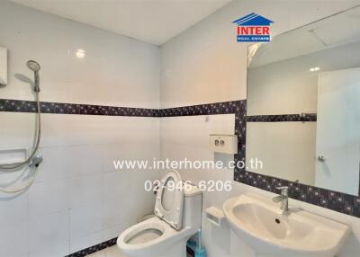 Bright and clean bathroom with modern amenities
