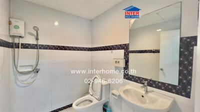 Bright and clean bathroom with modern amenities