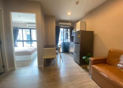 Compact and well-equipped studio apartment with integrated living and sleeping area
