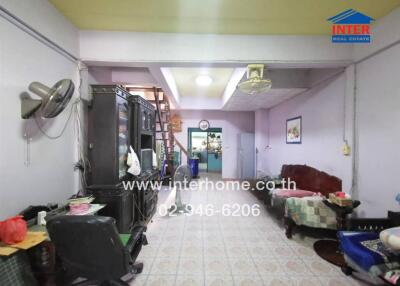 Spacious and furnished living room in a residential home