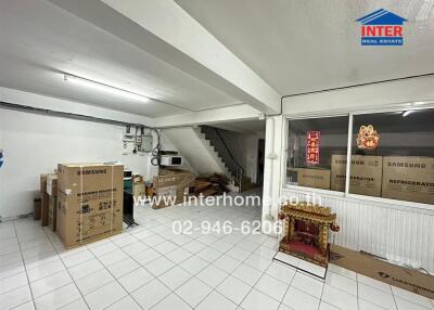 Spacious garage with storage capacity and multiple boxes