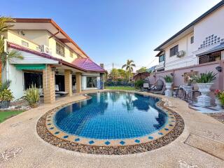 5 Bedrooms House in Pattaya Land & House East Pattaya H011620