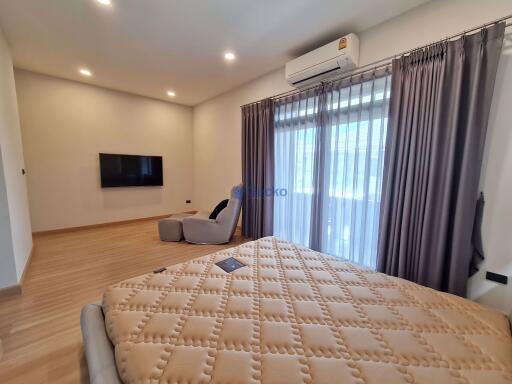 4 Bedrooms House in Patta Prime East Pattaya H010259