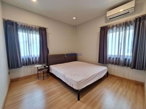 4 Bedrooms House in Patta Prime East Pattaya H010259