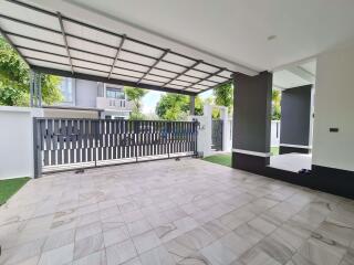 4 Bedrooms House in Patta Prime East Pattaya H010259