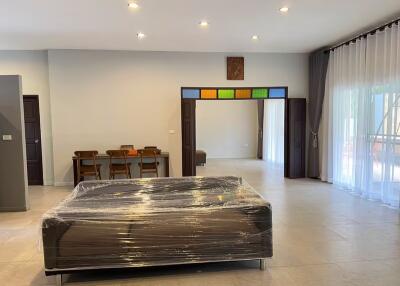 5 Bedroom House with Pool for Rent in Huai Sai