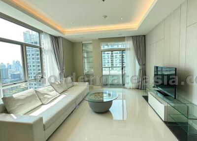 Spacious 2-Bedrooms condo on high floor - Langsuan