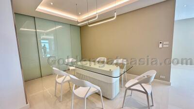 Spacious 2-Bedrooms condo on high floor - Langsuan