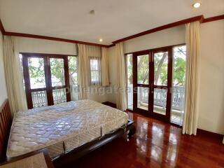 4-Bedrooms House in small compound by the Chaophraya River - Dusit