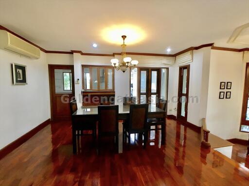 4-Bedrooms House in small compound by the Chaophraya River - Dusit