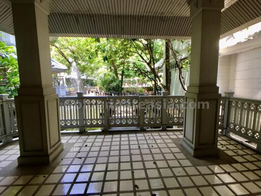 4-Bedrooms House in small compound by the Chaophraya River - Dusit