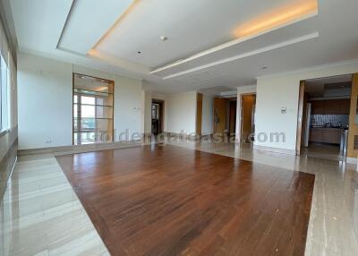 3-Bedrooms Condominium on High Floor overlooking the Royal Bangkok Sport Club - Ratchadamri Road