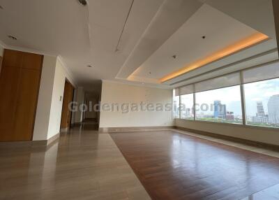 3-Bedrooms Condominium on High Floor overlooking the Royal Bangkok Sport Club - Ratchadamri Road