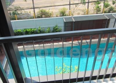 Modern 2-Bedrooms with balcony overlooking pool - Ruamrudee (Ploenchit BTS)