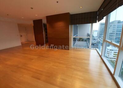 3-Bedrooms, 4-Bathrooms condo on high floor - Wireless Road (Ploenchit BTS)