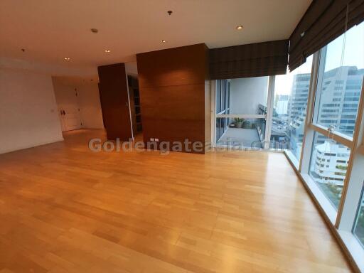 3-Bedrooms, 4-Bathrooms condo on high floor - Wireless Road (Ploenchit BTS)