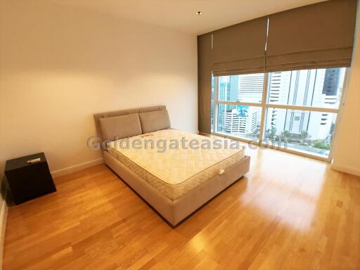 3-Bedrooms, 4-Bathrooms condo on high floor - Wireless Road (Ploenchit BTS)