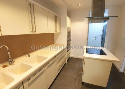 3-Bedrooms, 4-Bathrooms condo on high floor - Wireless Road (Ploenchit BTS)