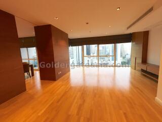 3-Bedrooms, 4-Bathrooms condo on high floor - Wireless Road (Ploenchit BTS)