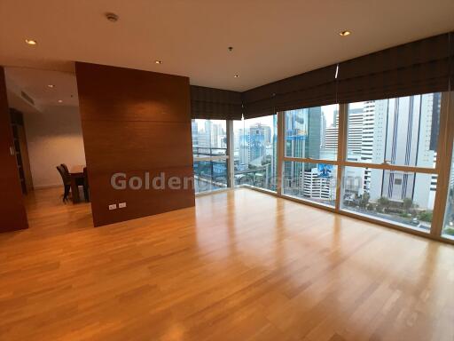 3-Bedrooms, 4-Bathrooms condo on high floor - Wireless Road (Ploenchit BTS)