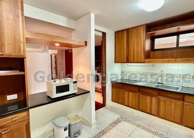 3-Bedrooms quiet Condo unit - Ruamrudee (Ploenchit BTS)