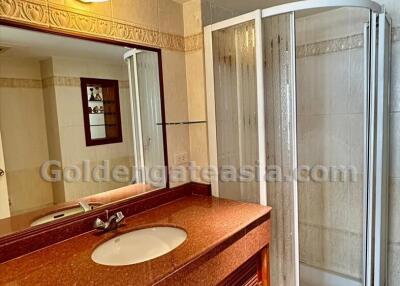 3-Bedrooms quiet Condo unit - Ruamrudee (Ploenchit BTS)