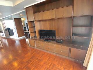 Big 2-Bedrooms with large balcony - Ruamrudee (Ploenchit BTS)