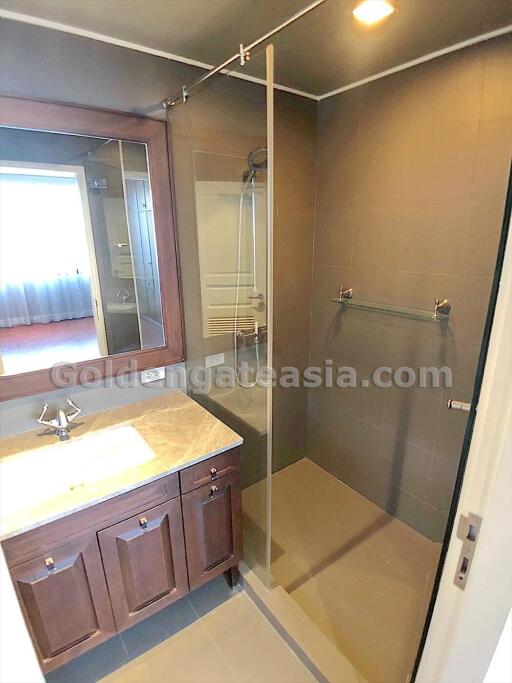 Big 2-Bedrooms with large balcony - Ruamrudee (Ploenchit BTS)