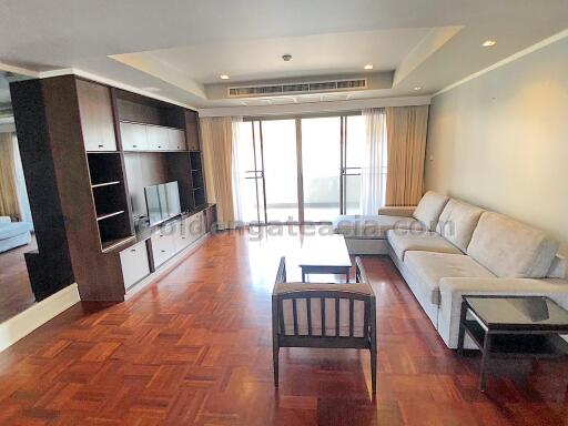 Big 2-Bedrooms with large balcony - Ruamrudee (Ploenchit BTS)