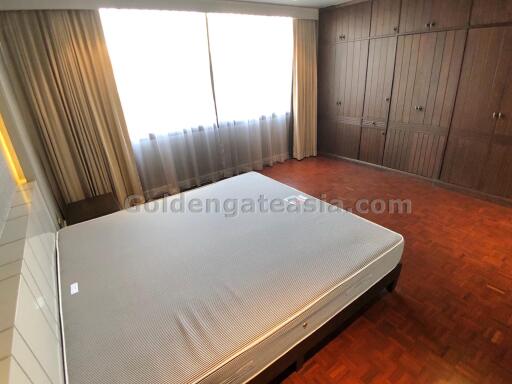 Big 2-Bedrooms with large balcony - Ruamrudee (Ploenchit BTS)