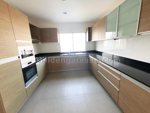 4-Bedrooms Duplex Condo - Sathorn (Saladaeng BTS and Lumphini MRT)